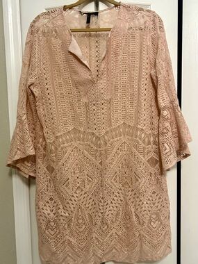 BCBGMaxAzria Blush Pink Crochet Lace Tunic SZ L cover up with slip cute dress